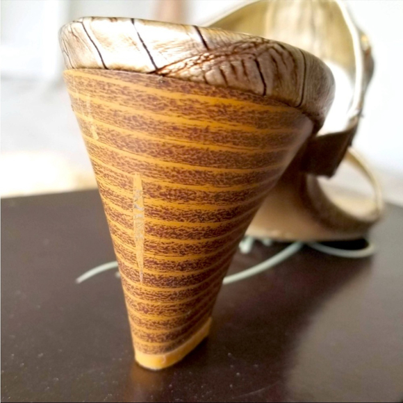 VINTAGE Jessica Dawson Gold Faux Snakeskin Sandal Heels 8 - Picture 13 of 13